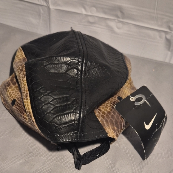 Kobe Beyant 9 High EXT Snakeskin Sneakers Size 10.5 Pre-owned No Box. Hat Is NWT - Picture 14 of 14